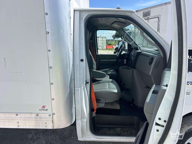 2019-ford-e350-image-16