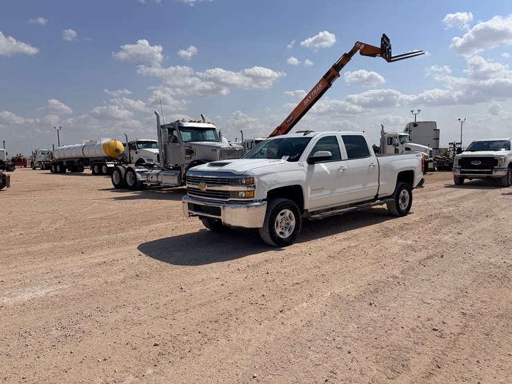 2017-chevrolet-silverado-2500hd-image-1