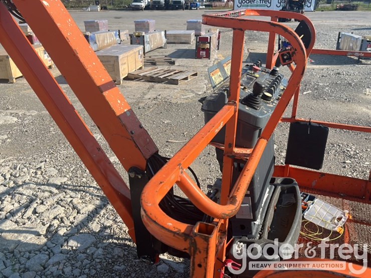 2013-jlg-1250ajp-image-26