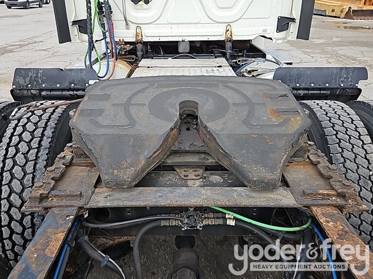 2019-freightliner-cascadia-125-image-14