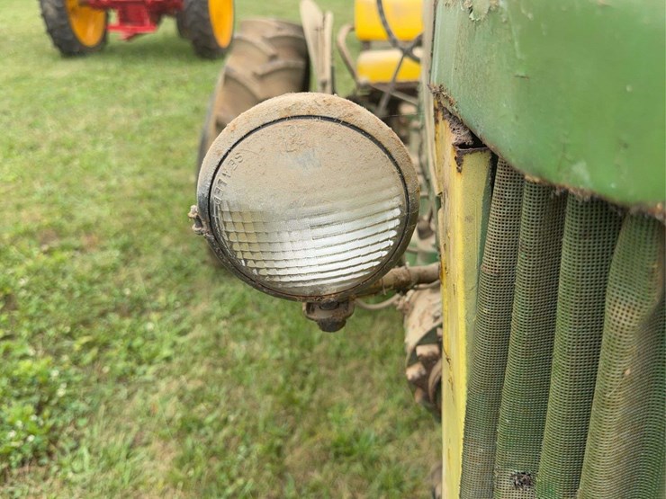 john-deere-320-image-10