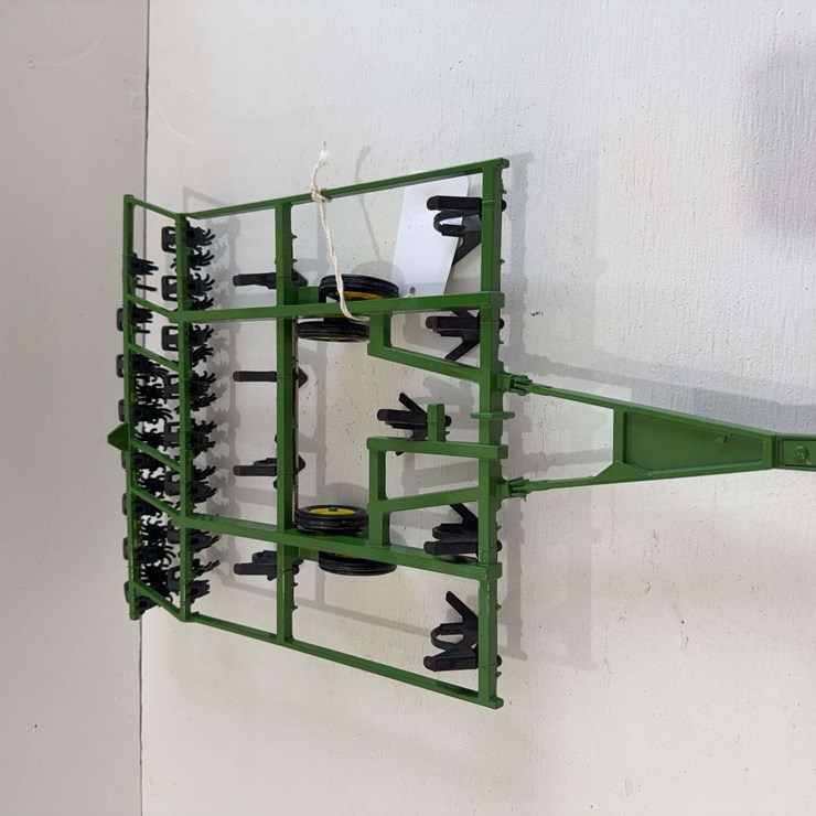 John Deere 550 mulch master, plastic shovels, metal frame, 1/16 scale