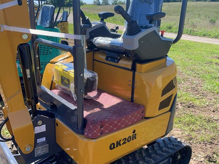 qk20r-mini-excavator-image-2