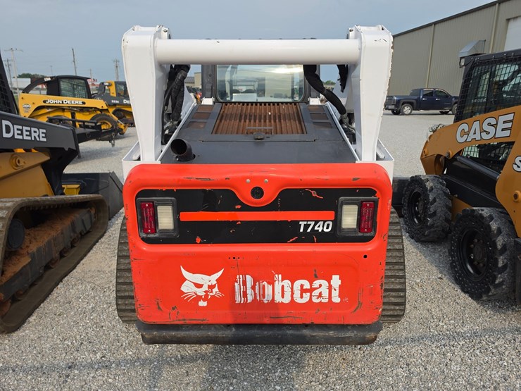 2021-bobcat-t740-image-18