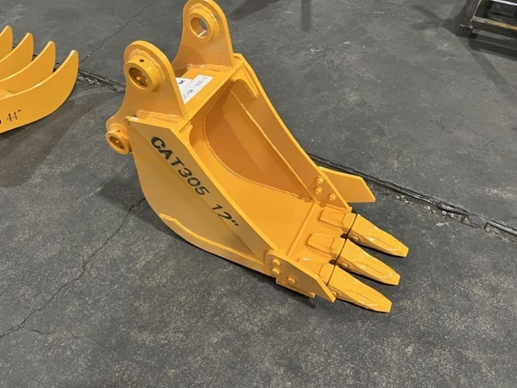 2026-caterpillar-305-image-1