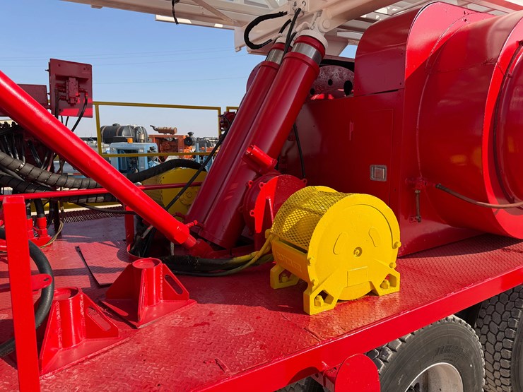 2014-service-king-675-dd-6-axle-well-service-rig,-109'x330k-#-mast-image-7