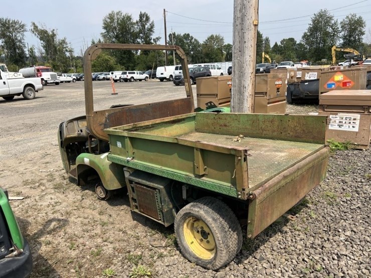 2020-john-deere-gator-image-5