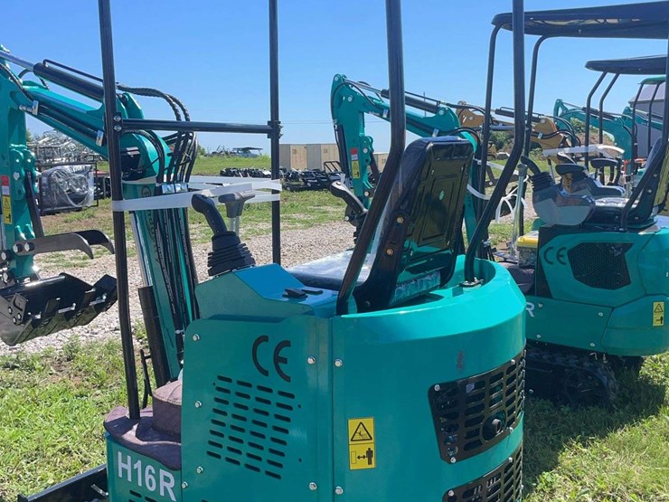 h16r-mini-excavator-image-10