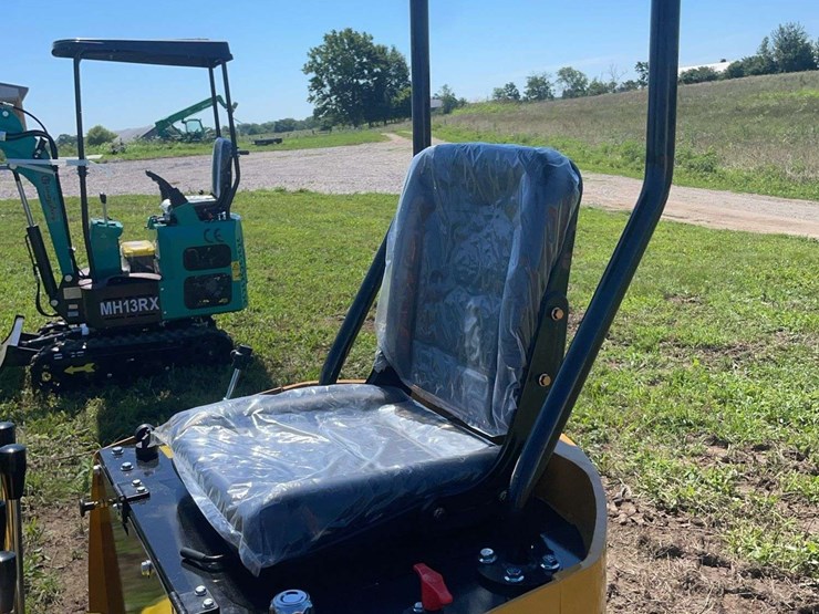 h13r-mini-excavator-image-9