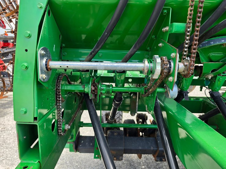 2009-john-deere-1590-image-17