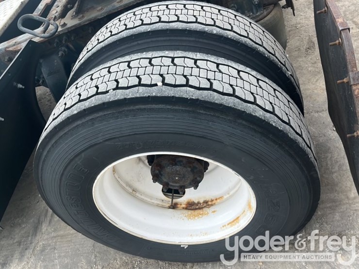 2017-freightliner-cascadia-113-image-11