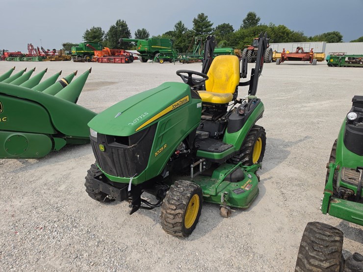2015-john-deere-1025r-image-1