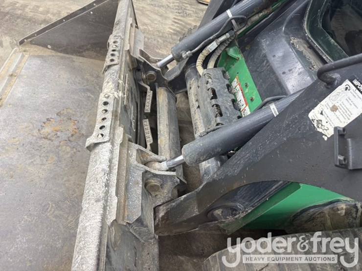 2019-deere-325g-image-12