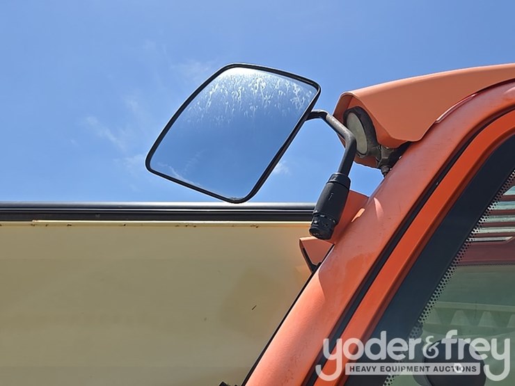 2018-jlg-1055-image-50