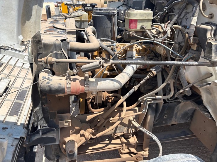 2000-caterpillar-3126-image-11