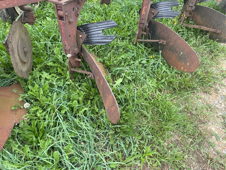 (6)-bottom-ih-plow-image-11