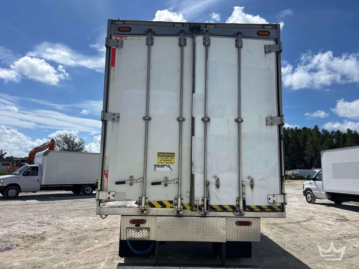 2016-freightliner-m2-106-image-28