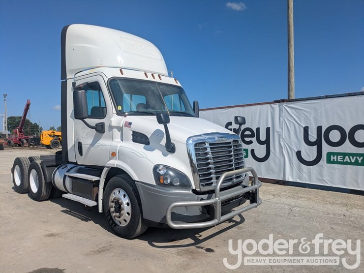 2018-freightliner-cascadia-113-image-12