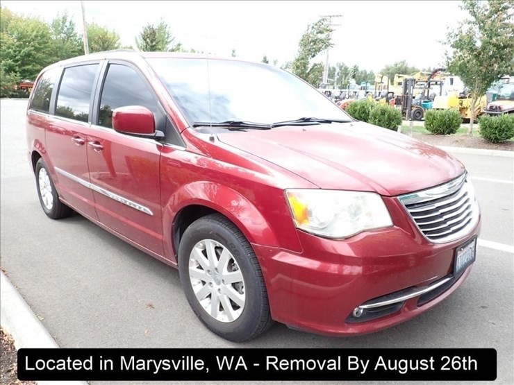 2014-chrysler-town-&-country-image-14