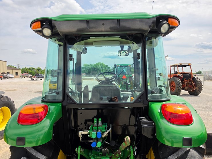 2016-john-deere-5100e-image-8