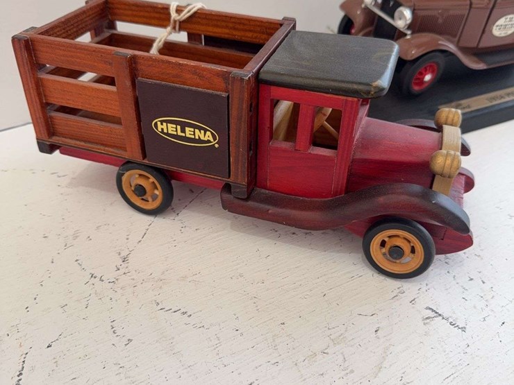 wooden-helena-truck,-2-tow-trucks-die-cast-metal,-delivery-truck,-die-cast-metal-image-4