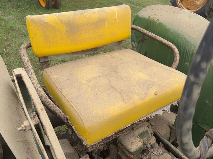 john-deere-320-image-21