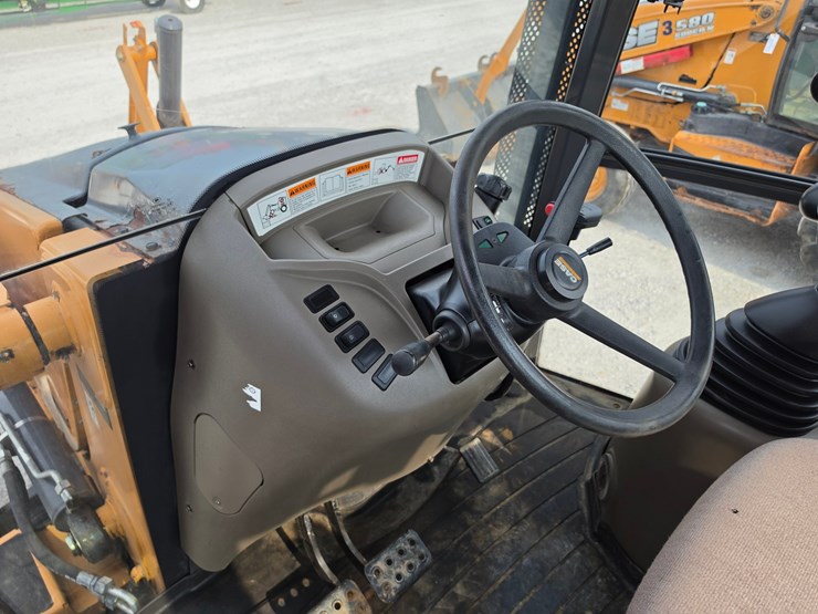 2015-case-580sn-image-11