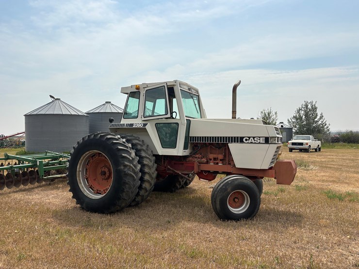 case-2390-tractor-image-4