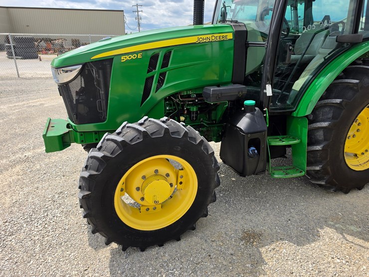2016-john-deere-5100e-image-19