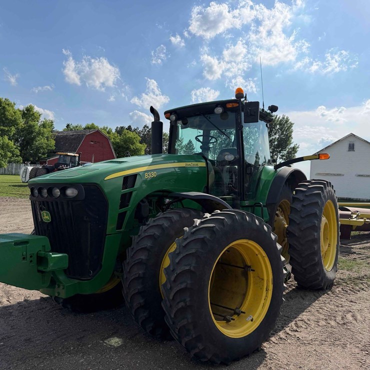 JOHN DEERE 8330