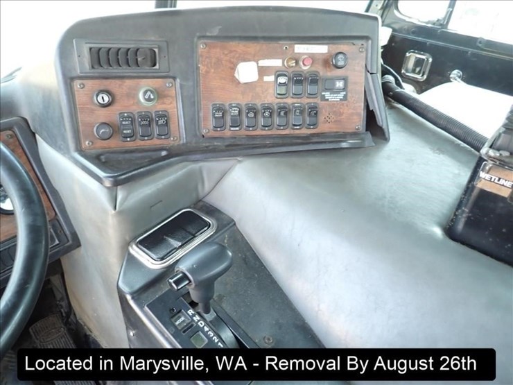 2007-peterbilt-320-image-13