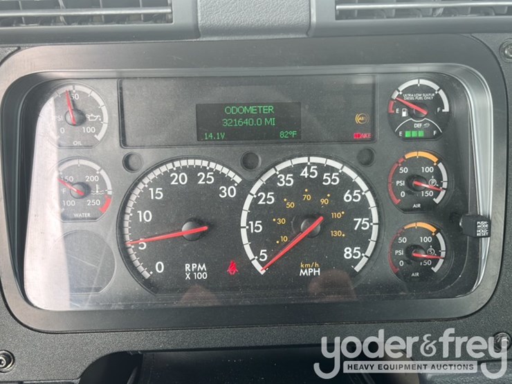 2017-freightliner-cascadia-113-image-48