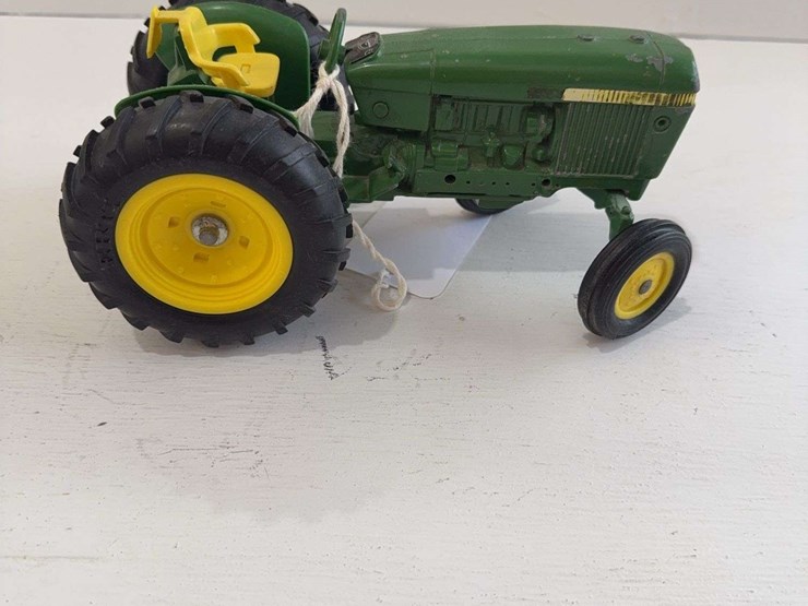 ertl-john-deere-tractor,-die-cast-metal,-1/16-sale-image-1