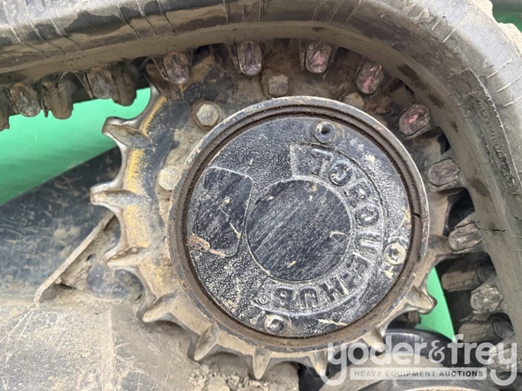 2019-deere-325g-image-15