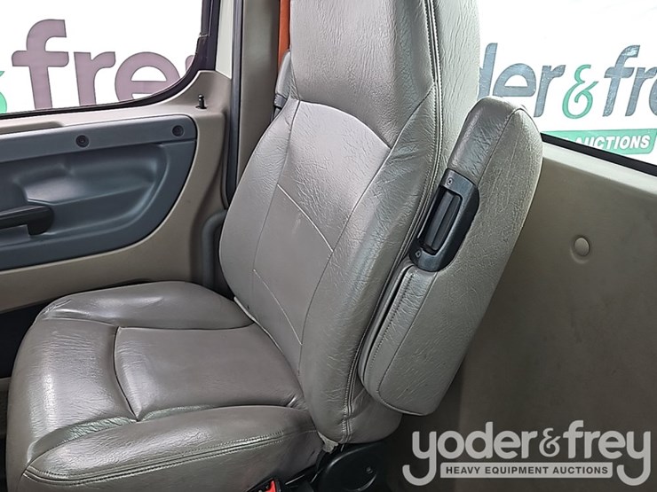2019-freightliner-cascadia-125-image-35