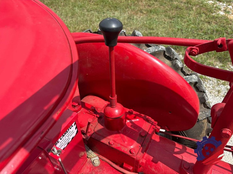 mccormick-farmall-cub-farm-tractor-image-40
