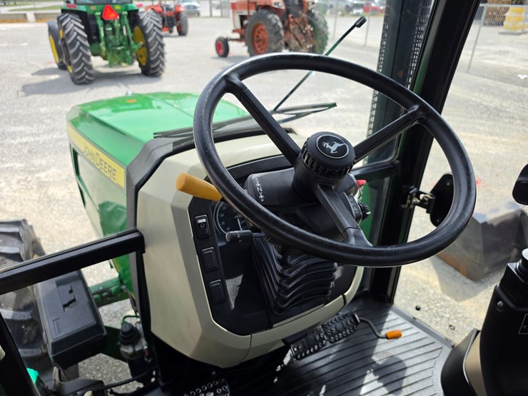 2016-john-deere-5100e-image-16