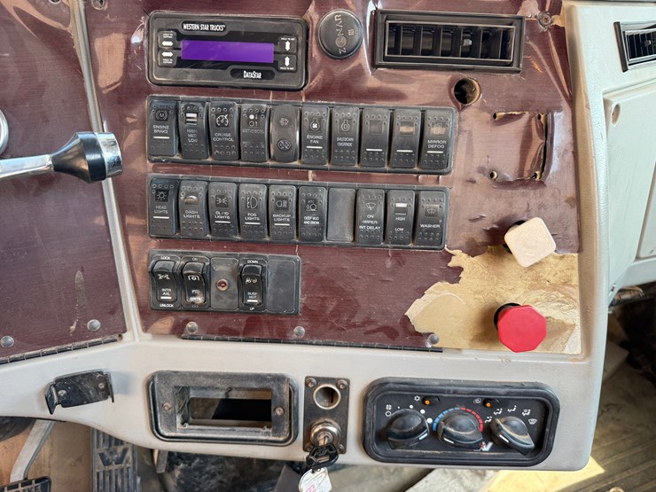 2014-western-star-4900-image-21