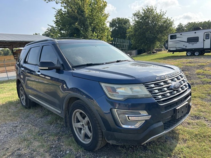 2016-ford-explorer-xlt-image-3