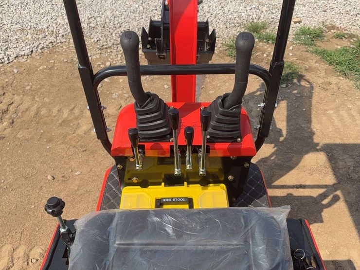 me15-mini-excavator-image-7