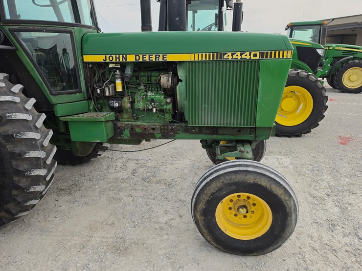 1981-john-deere-4440-image-3