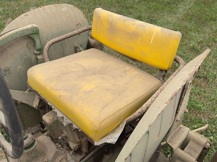 john-deere-320-image-34