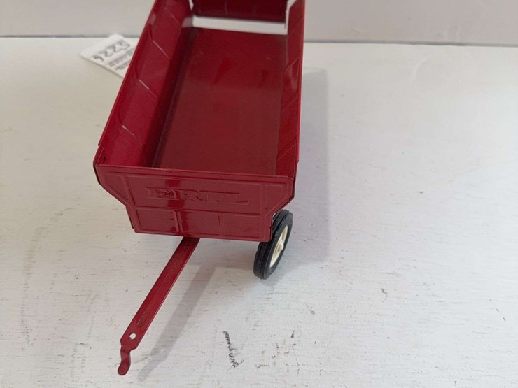 ertl-red-barge-wagon,-die-cast-metal,-1/16-scale-image-3