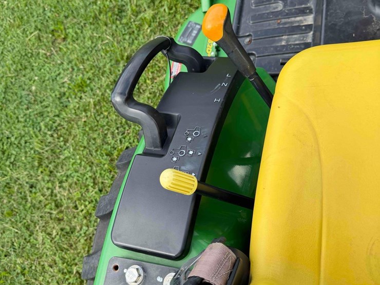 2025-john-deere-2025r-image-18