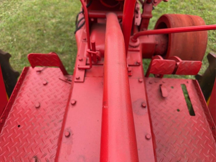 massey-ferguson-44-image-38