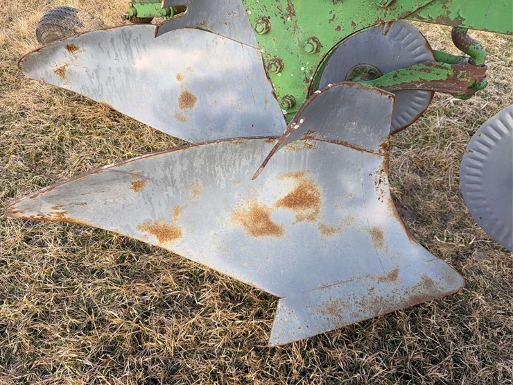 john-deere-pull-type-two-bottom-plow-image-33