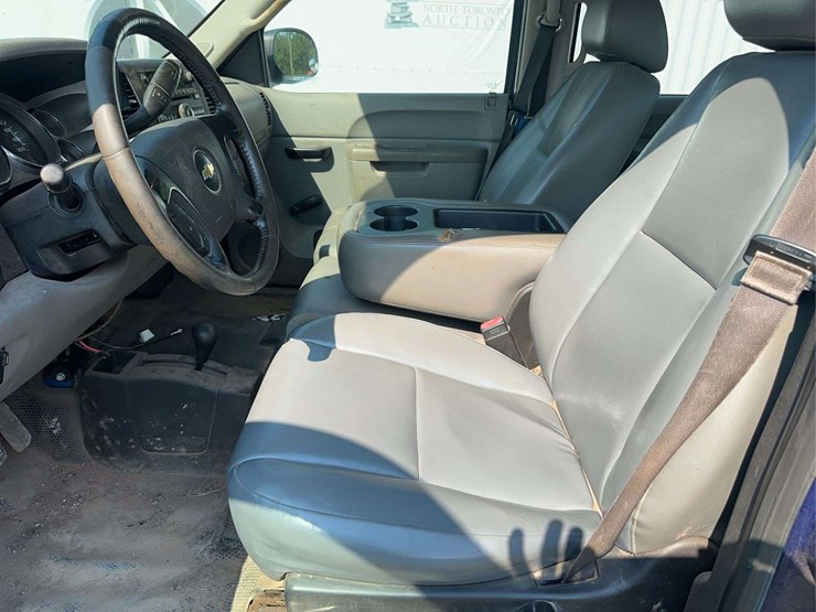 2013-chevrolet-silverado-2500hd-image-26