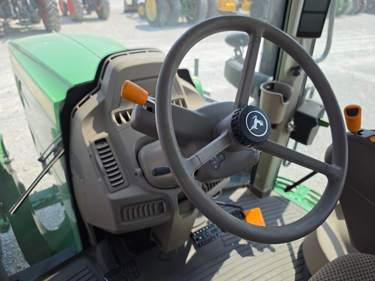 2023-john-deere-6155m-image-16