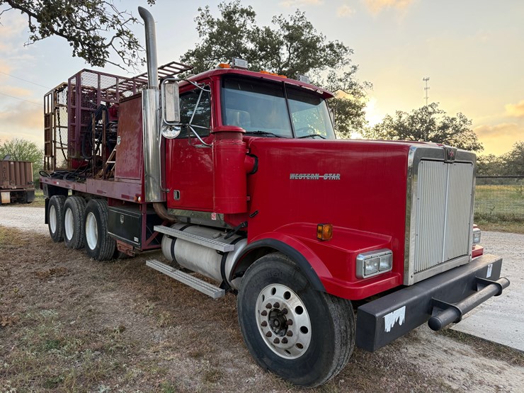 2004-western-star-4900-image-3