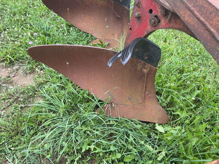 (6)-bottom-ih-plow-image-13